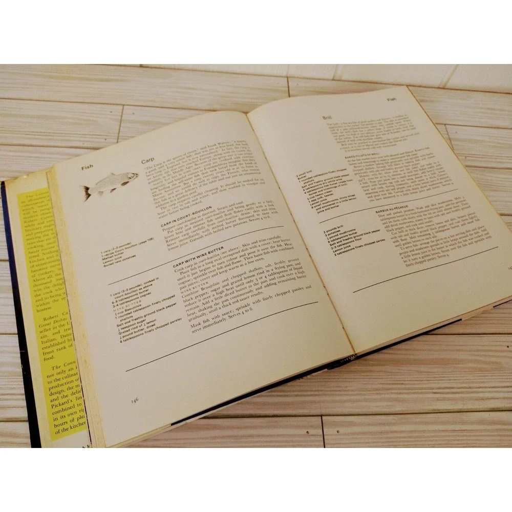 The‎ Connoisseur's Cookbook 1965 1st Edition HCDJ Robert Carrier Gourmet-Core
